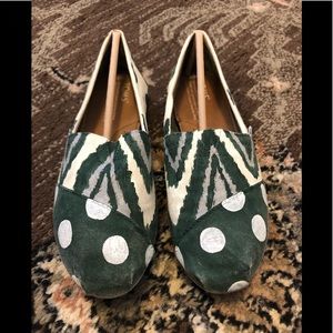 Toms classic shoe customer painted